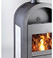 Krbová kamna HAAS SOHN NIVALA s výměníkem antracit, šedá dlažba, chromové kování